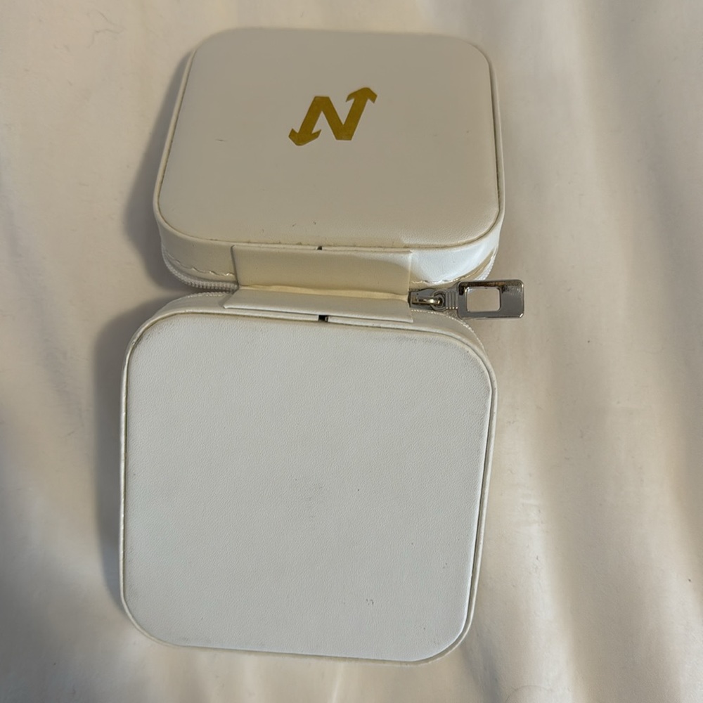 Jewelry case - Picture 3 of 3